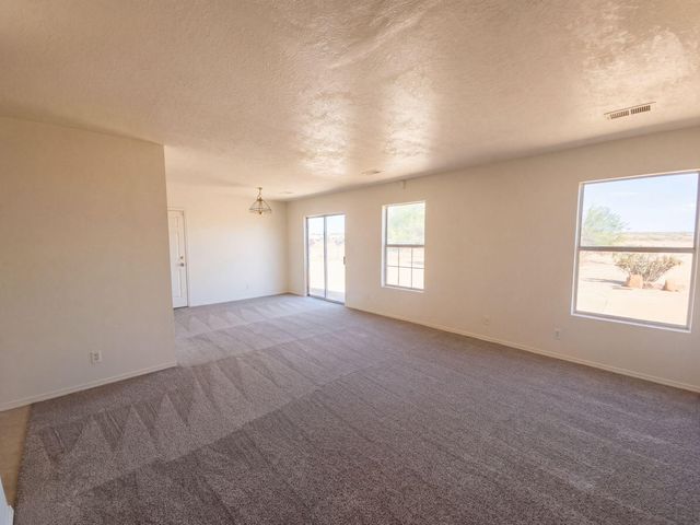 5051 27th Avenue NE, Rio Rancho, NM 87144