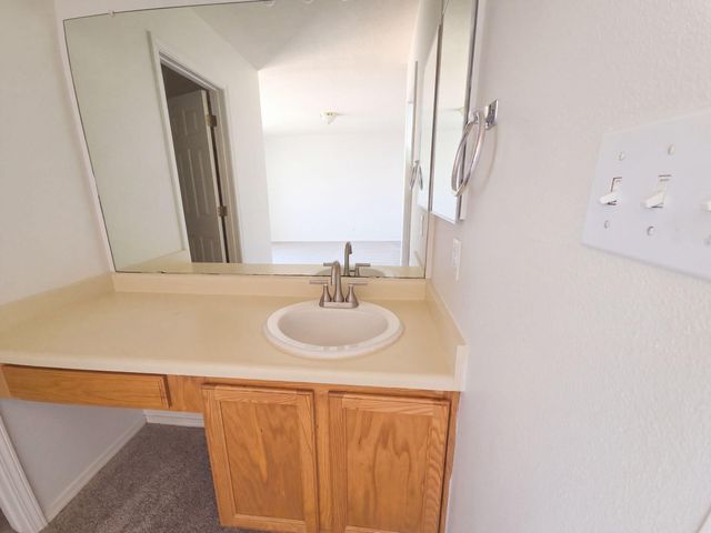 5051 27th Avenue NE, Rio Rancho, NM 87144