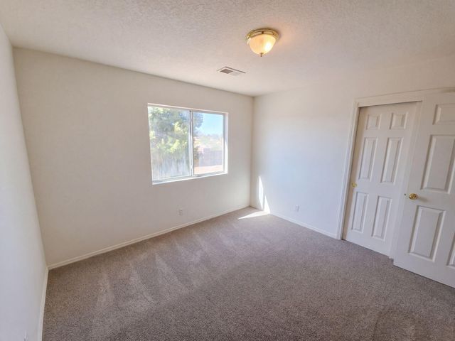 5051 27th Avenue NE, Rio Rancho, NM 87144