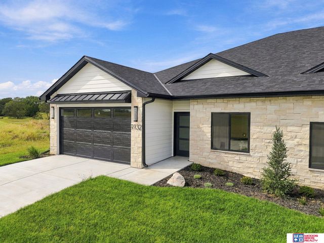 9132 Lucena Drive, Lincoln, NE 68520