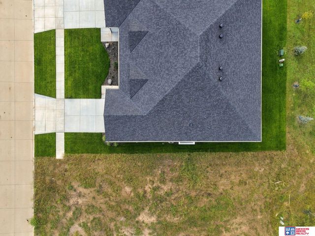 9132 Lucena Drive, Lincoln, NE 68520