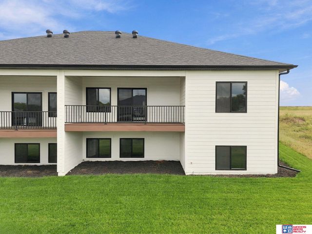 9132 Lucena Drive, Lincoln, NE 68520