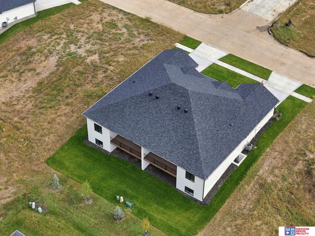 9132 Lucena Drive, Lincoln, NE 68520