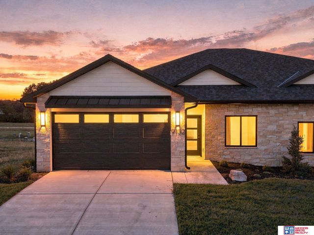 9132 Lucena Drive, Lincoln, NE 68520