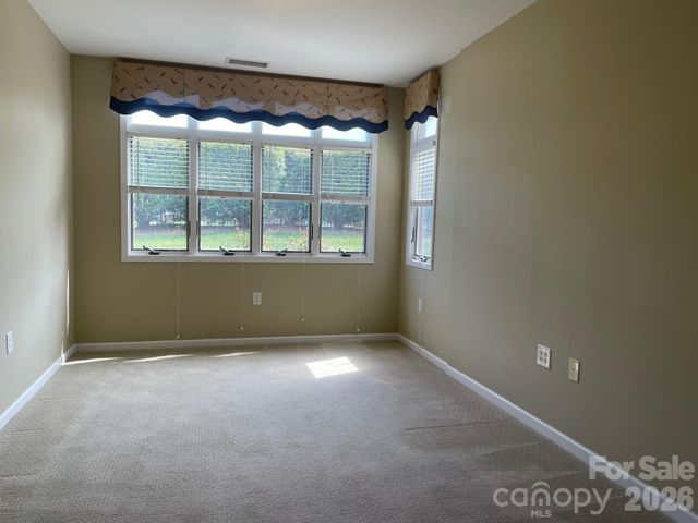 489 26th Avenue NE, Hickory, NC 28601