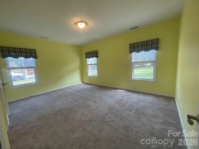 489 26th Avenue NE, Hickory, NC 28601