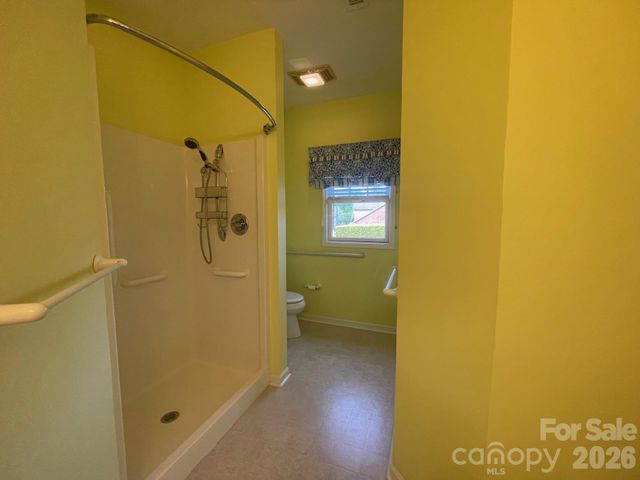 489 26th Avenue NE, Hickory, NC 28601