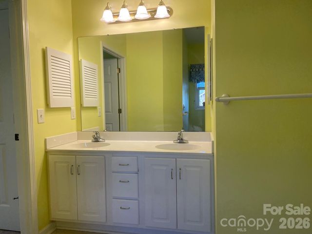 489 26th Avenue NE, Hickory, NC 28601