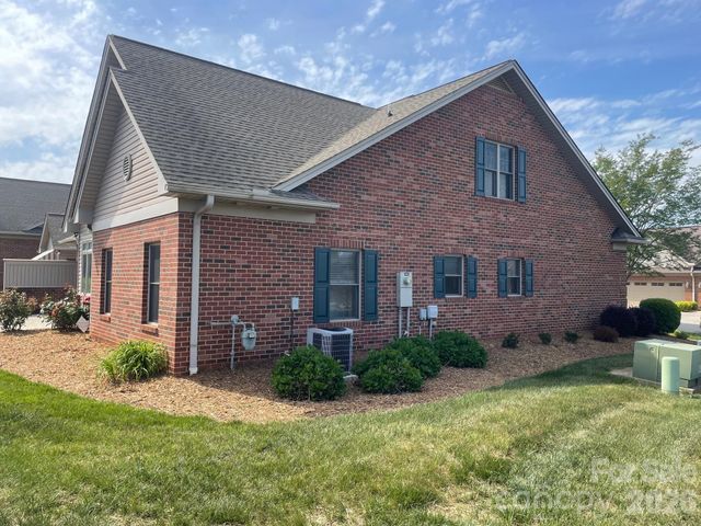 489 26th Avenue NE, Hickory, NC 28601