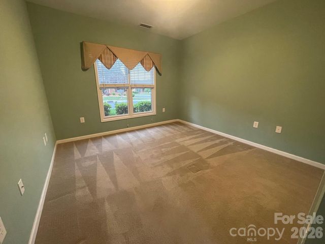489 26th Avenue NE, Hickory, NC 28601