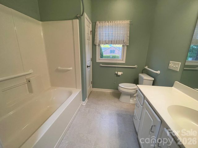 489 26th Avenue NE, Hickory, NC 28601