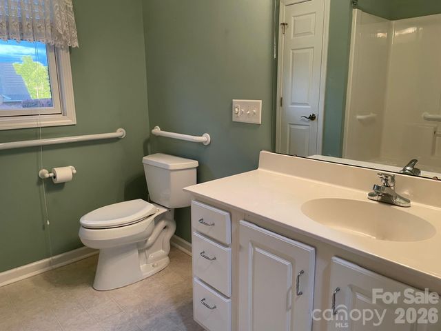 489 26th Avenue NE, Hickory, NC 28601