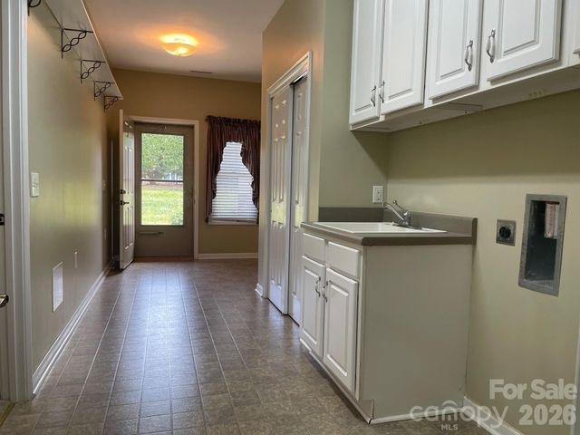 489 26th Avenue NE, Hickory, NC 28601