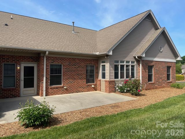 489 26th Avenue NE, Hickory, NC 28601