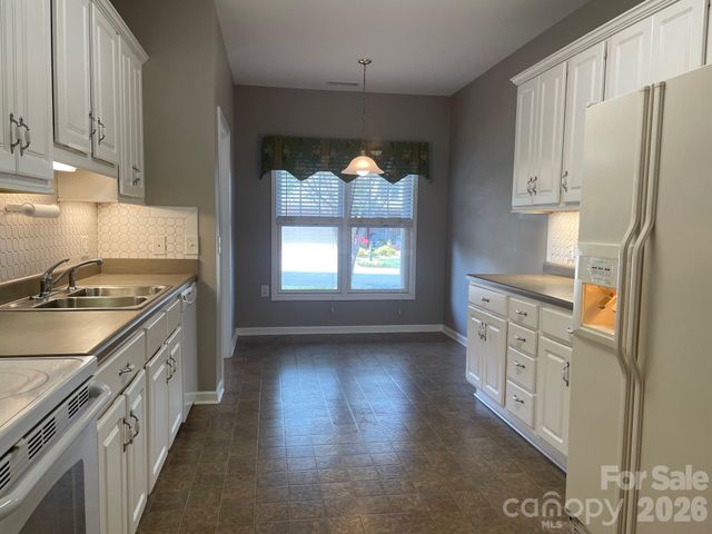 489 26th Avenue NE, Hickory, NC 28601