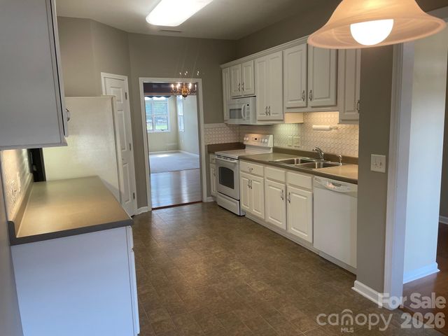 489 26th Avenue NE, Hickory, NC 28601