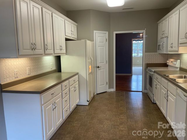 489 26th Avenue NE, Hickory, NC 28601