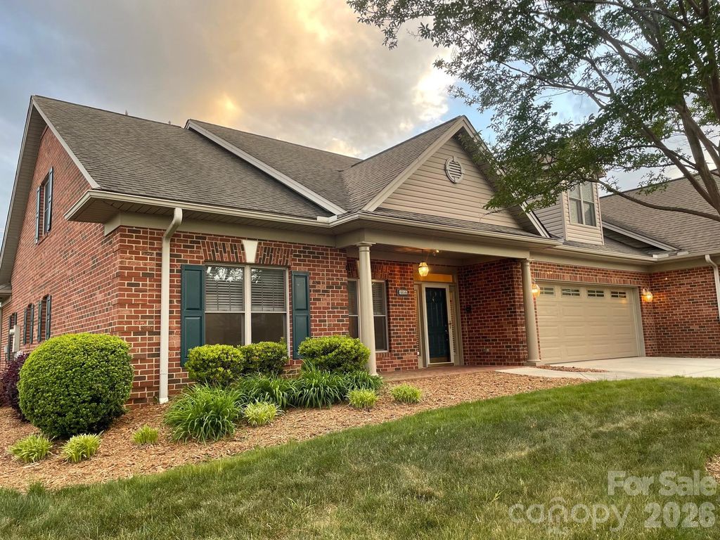 489 26th Avenue NE, Hickory, NC 28601