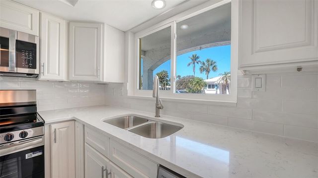 554 SPANISH DRIVE S, Longboat Key, FL 34228