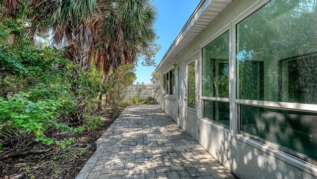 554 SPANISH DRIVE S, Longboat Key, FL 34228