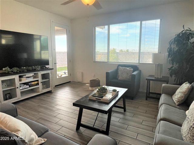 2822 W Apollo Road, Phoenix, AZ 85041