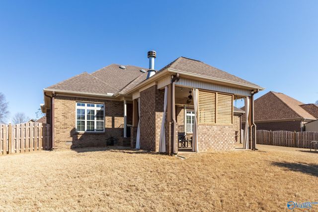 22932 Ledges Drive, Athens, AL 35613