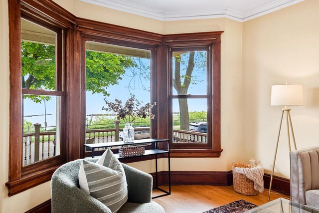 2961 Shore DRIVE, Milwaukee, WI 53207