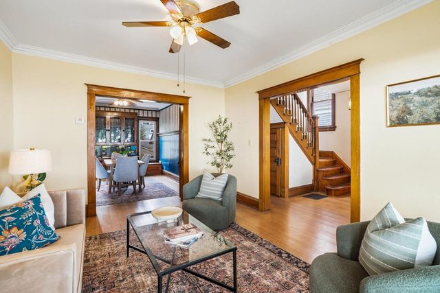 2961 Shore DRIVE, Milwaukee, WI 53207