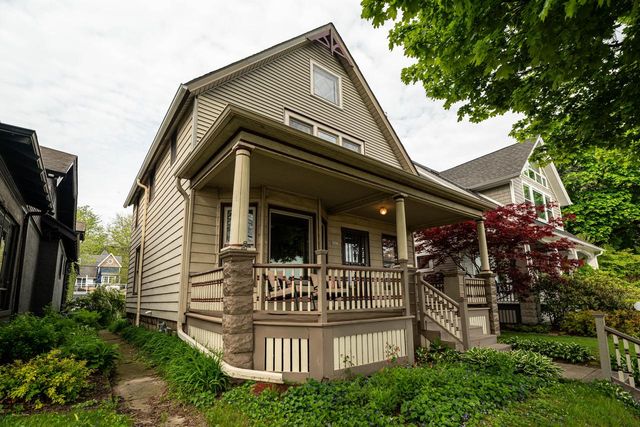 2961 Shore DRIVE, Milwaukee, WI 53207