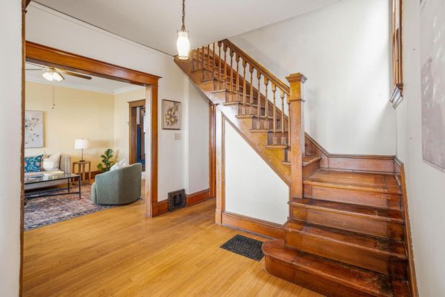 2961 Shore DRIVE, Milwaukee, WI 53207
