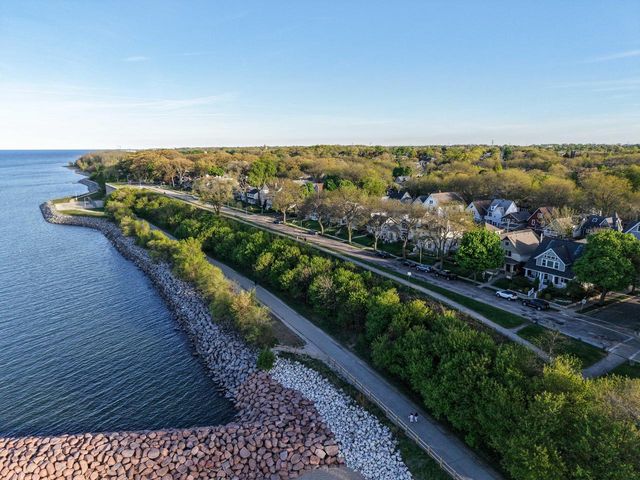2961 Shore DRIVE, Milwaukee, WI 53207