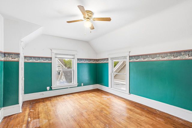 2961 Shore DRIVE, Milwaukee, WI 53207