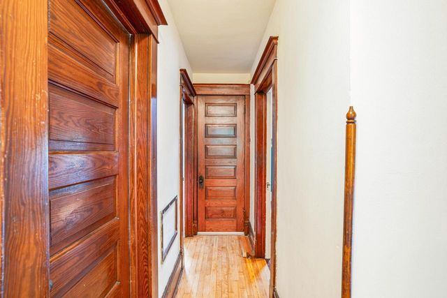 2961 Shore DRIVE, Milwaukee, WI 53207
