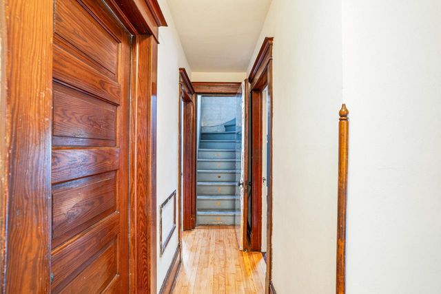 2961 Shore DRIVE, Milwaukee, WI 53207