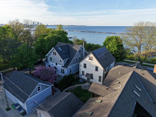 2961 Shore DRIVE, Milwaukee, WI 53207