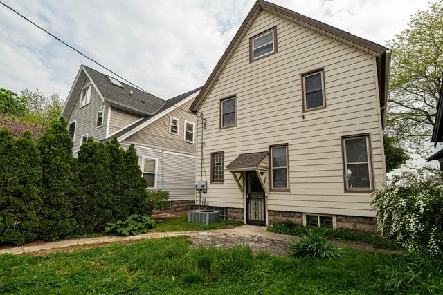 2961 Shore DRIVE, Milwaukee, WI 53207