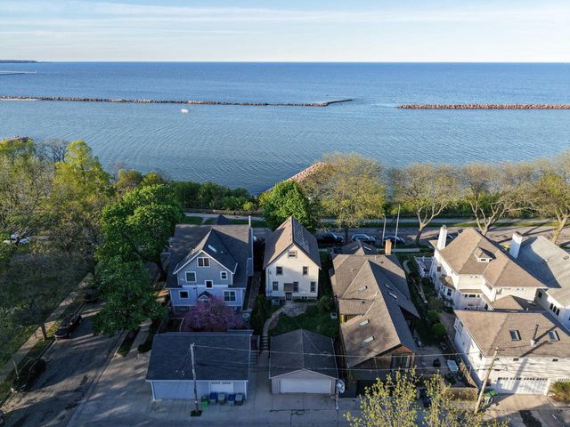 2961 Shore DRIVE, Milwaukee, WI 53207