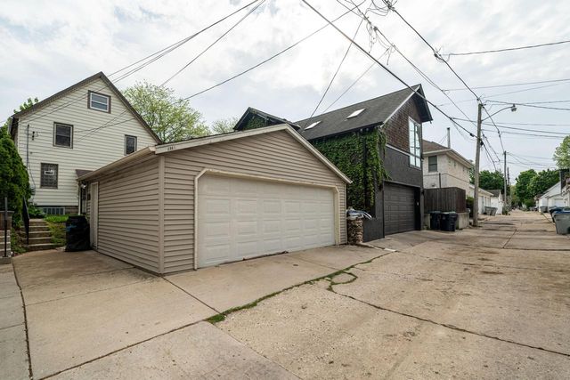 2961 Shore DRIVE, Milwaukee, WI 53207
