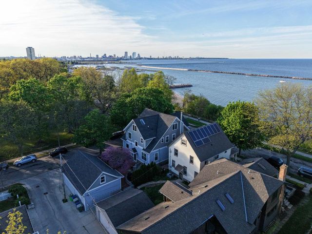 2961 Shore DRIVE, Milwaukee, WI 53207