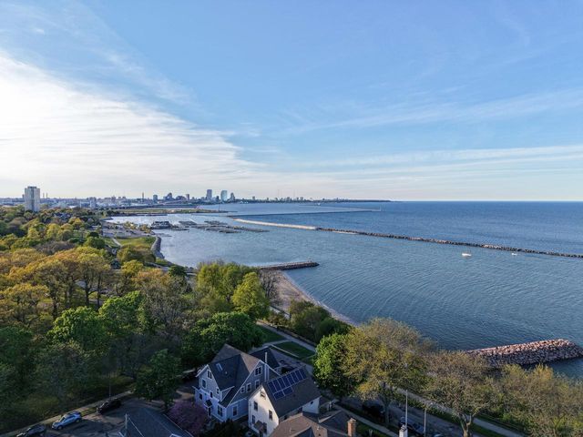 2961 Shore DRIVE, Milwaukee, WI 53207