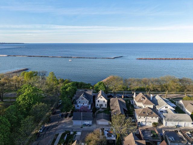 2961 Shore DRIVE, Milwaukee, WI 53207
