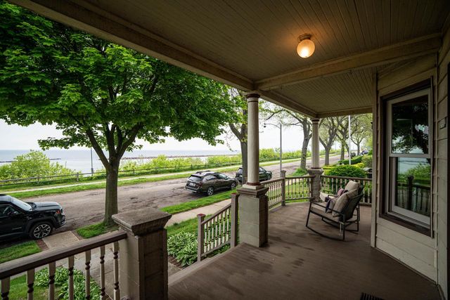 2961 Shore DRIVE, Milwaukee, WI 53207