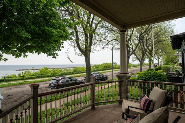 2961 Shore DRIVE, Milwaukee, WI 53207