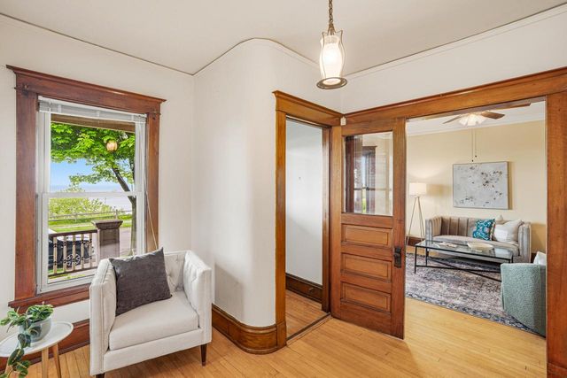 2961 Shore DRIVE, Milwaukee, WI 53207