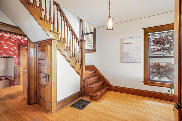 2961 Shore DRIVE, Milwaukee, WI 53207