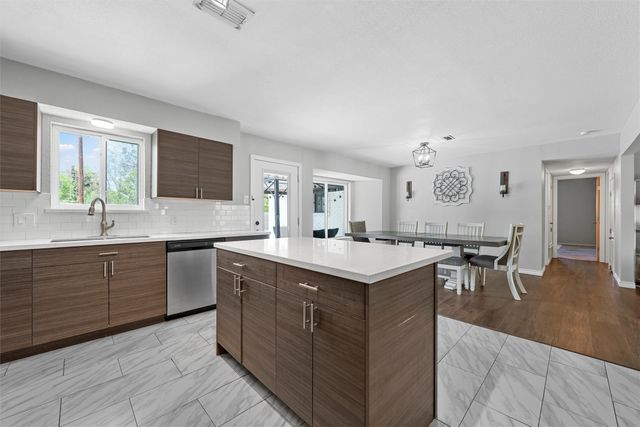 128 E Johnson Street, Hewitt, TX 76643