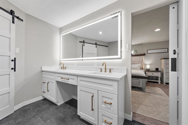 128 E Johnson Street, Hewitt, TX 76643