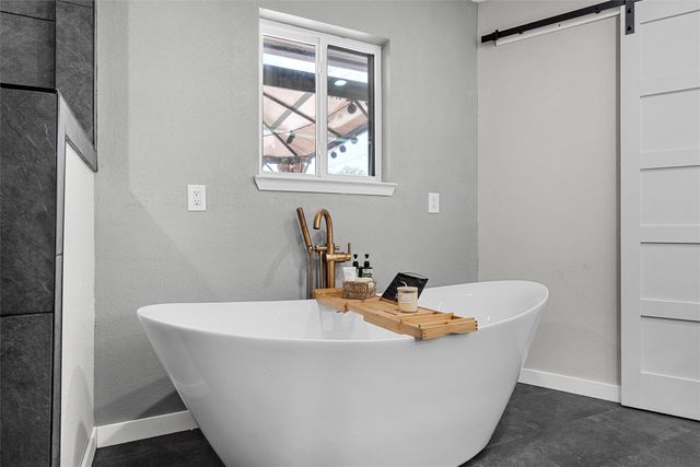 128 E Johnson Street, Hewitt, TX 76643