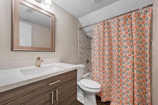 128 E Johnson Street, Hewitt, TX 76643