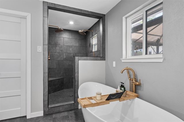 128 E Johnson Street, Hewitt, TX 76643